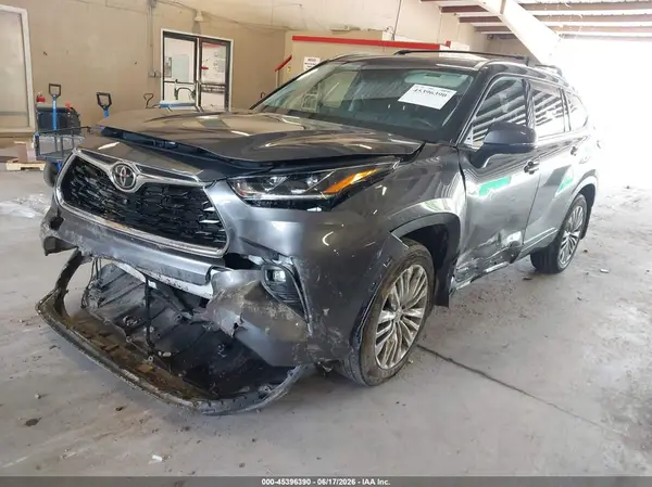 5TDFZRBH3NS210863 2022 TOYOTA HIGHLANDER - Image 2