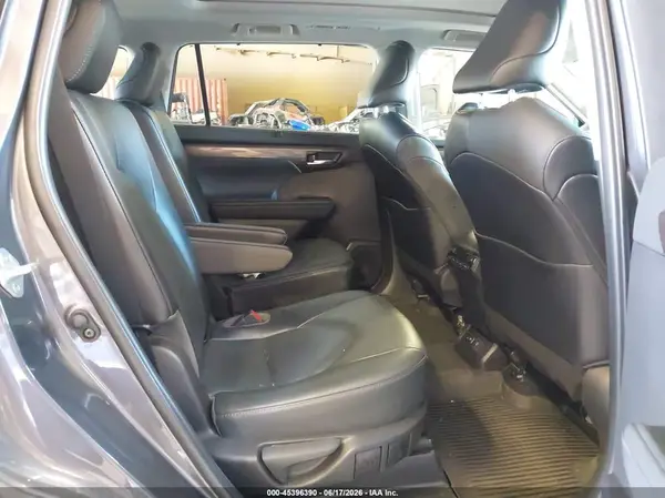 5TDFZRBH3NS210863 2022 TOYOTA HIGHLANDER - Image 8