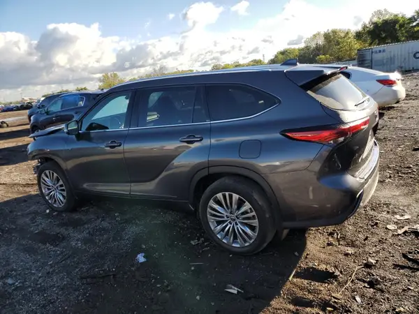 5TDFZRBH3NS212984 2022 TOYOTA HIGHLANDER - Image 2