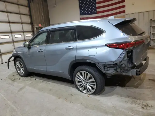 5TDFZRBH3NS219756 2022 TOYOTA HIGHLANDER - Image 2