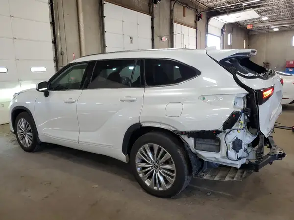 5TDFZRBH3NS227341 2022 TOYOTA HIGHLANDER - Image 2