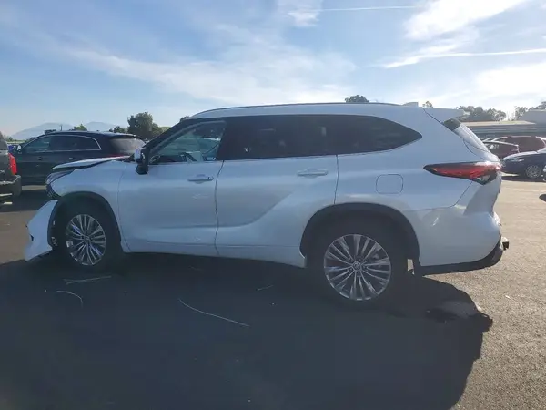 5TDFZRBH3NS227761 2022 TOYOTA HIGHLANDER - Image 2