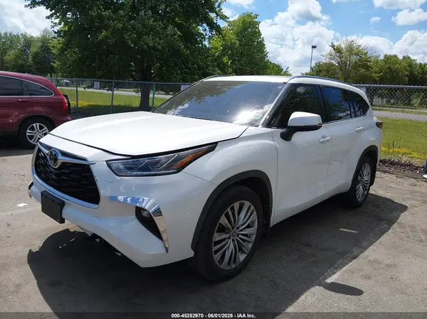 5TDFZRBH3NS231566 2022 TOYOTA HIGHLANDER - Image 2
