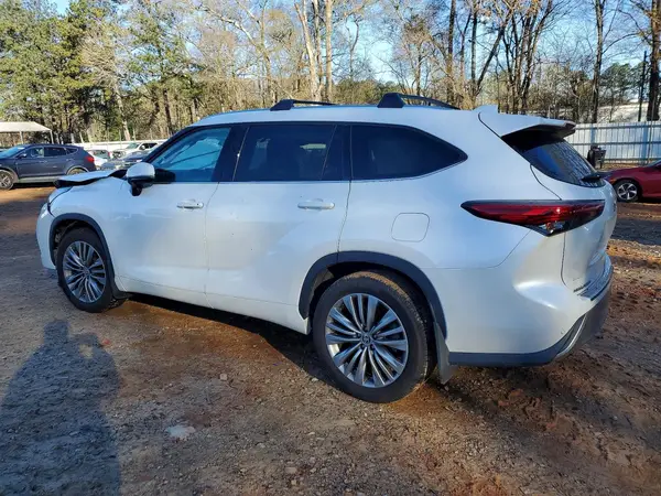 5TDFZRBH4MS075651 2021 TOYOTA HIGHLANDER - Image 2