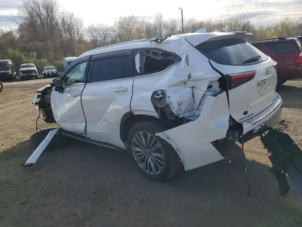 5TDFZRBH4MS078923 2021 TOYOTA HIGHLANDER - Image 2