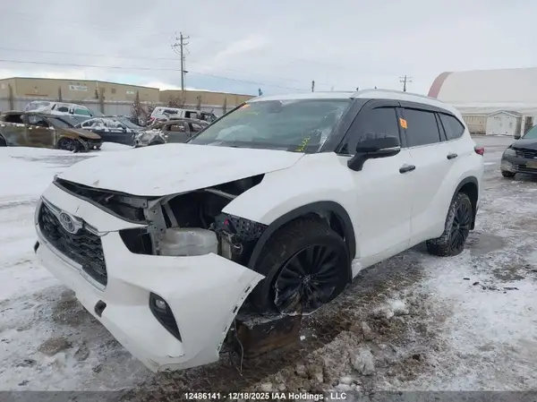 5TDFZRBH4MS084558 2021 TOYOTA HIGHLANDER - Image 2