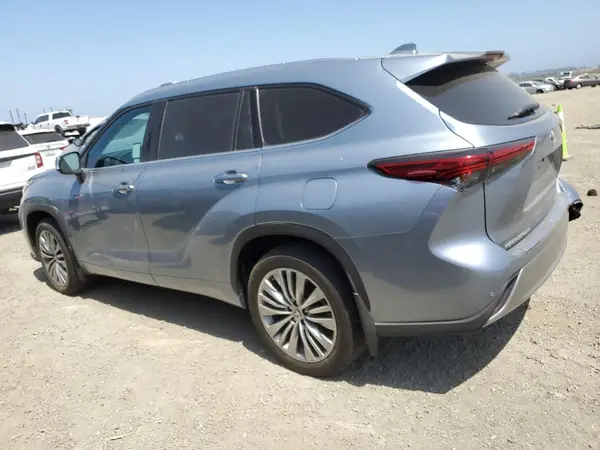 5TDFZRBH4MS089257 2021 TOYOTA HIGHLANDER - Image 2