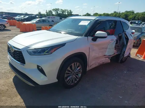 5TDFZRBH4MS092806 2021 TOYOTA HIGHLANDER - Image 2