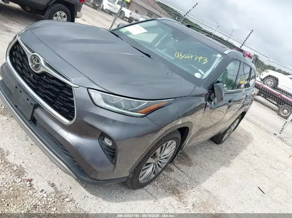 5TDFZRBH4MS100788 2021 TOYOTA HIGHLANDER - Image 2