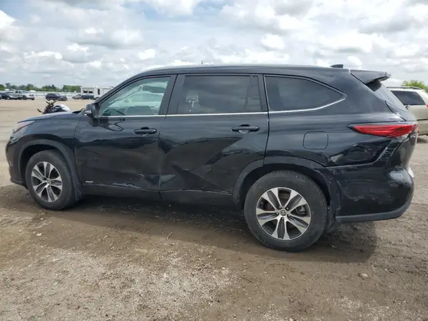 5TDFZRBH4MS105747 2021 TOYOTA HIGHLANDER - Image 2