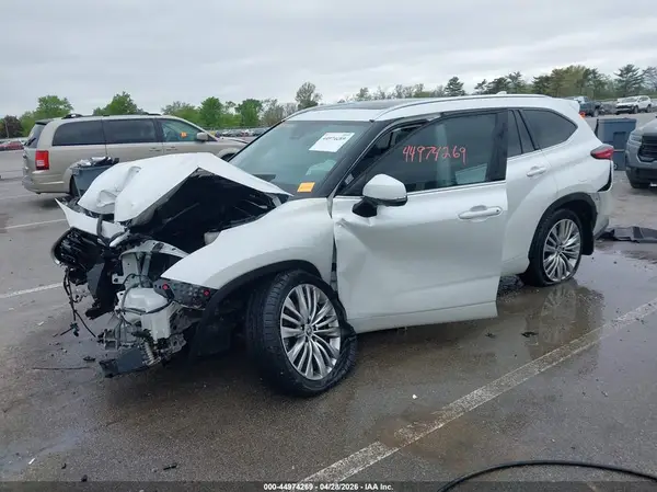 5TDFZRBH4NS207390 2022 TOYOTA HIGHLANDER - Image 2