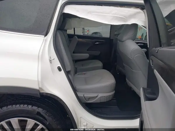 5TDFZRBH4NS207390 2022 TOYOTA HIGHLANDER - Image 8