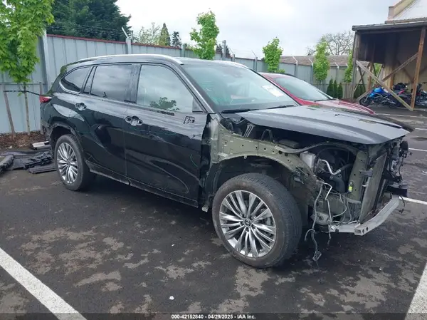 5TDFZRBH4NS234086 2022 TOYOTA HIGHLANDER - Image 1