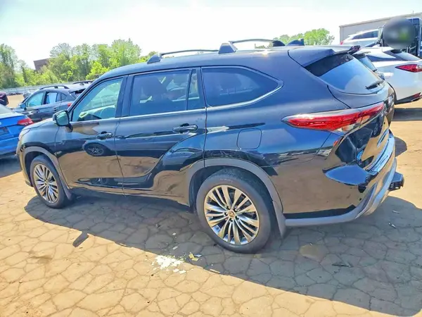 5TDFZRBH4NS238798 2022 TOYOTA HIGHLANDER - Image 2