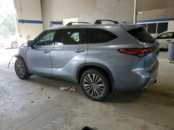 5TDFZRBH5LS035674 2020 TOYOTA HIGHLANDER - Image 2