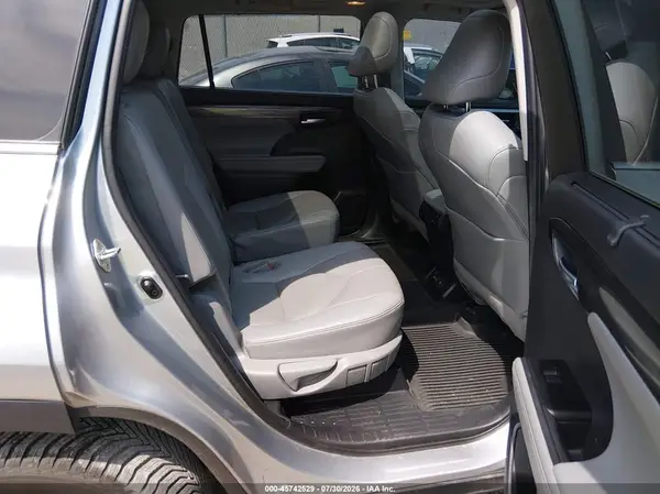 5TDFZRBH5LS052281 2020 TOYOTA HIGHLANDER - Image 8