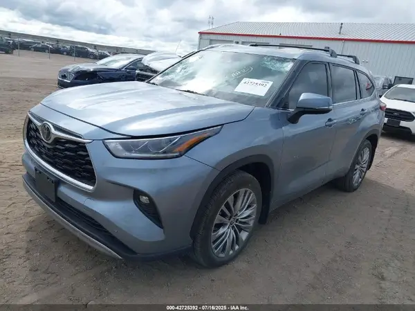 5TDFZRBH5MS070944 2021 TOYOTA HIGHLANDER - Image 2