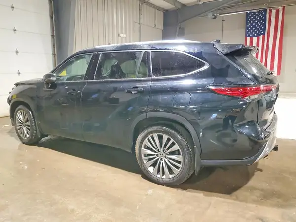 5TDFZRBH5MS073780 2021 TOYOTA HIGHLANDER - Image 2
