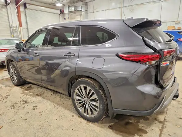5TDFZRBH5MS089333 2021 TOYOTA HIGHLANDER - Image 2