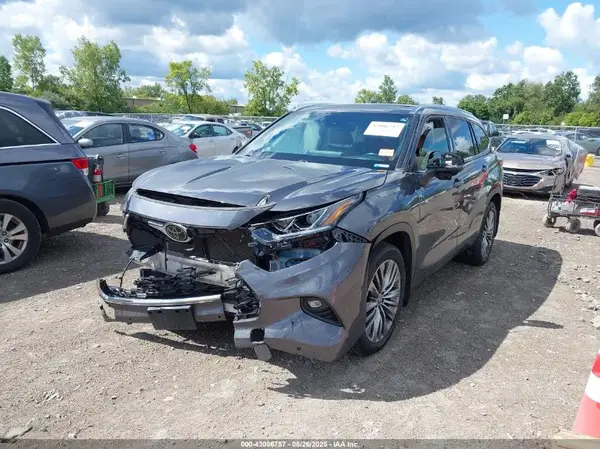 5TDFZRBH5MS106874 2021 TOYOTA HIGHLANDER - Image 2