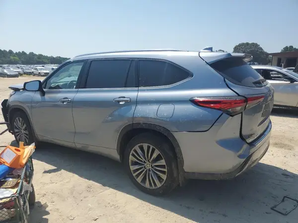 5TDFZRBH5MS110956 2021 TOYOTA HIGHLANDER - Image 2