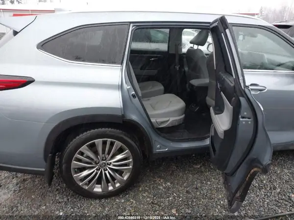 5TDFZRBH5MS122721 2021 TOYOTA HIGHLANDER - Image 8