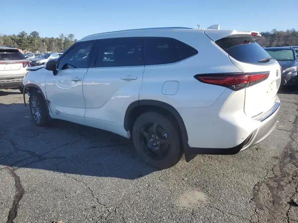 5TDFZRBH5MS131533 2021 TOYOTA HIGHLANDER - Image 2