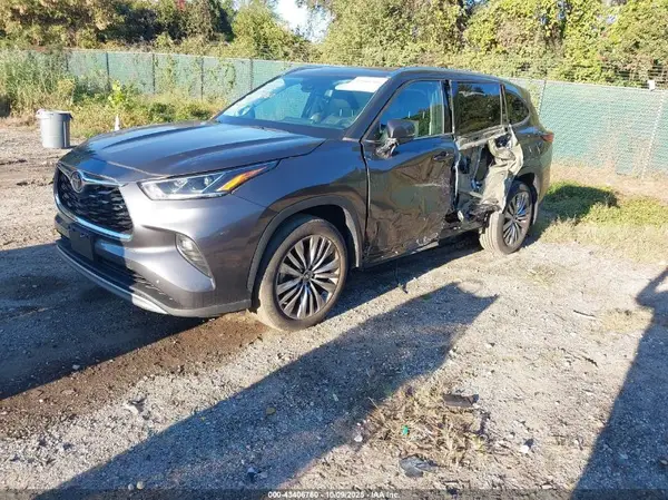 5TDFZRBH5MS138398 2021 TOYOTA HIGHLANDER - Image 2