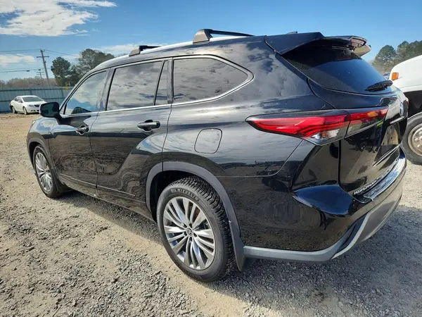 5TDFZRBH5MS138613 2021 TOYOTA HIGHLANDER - Image 2
