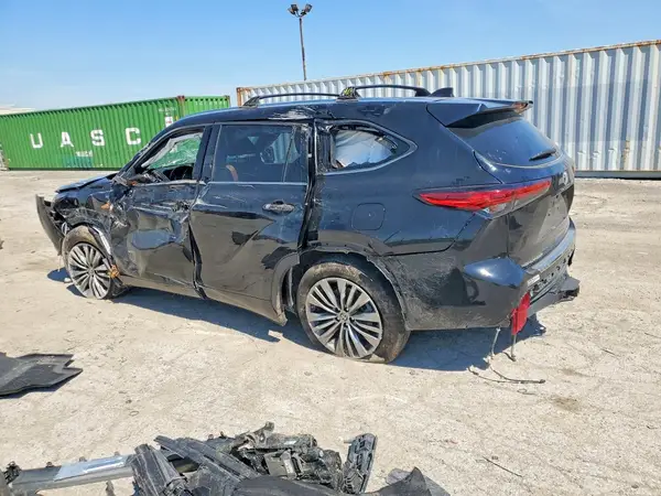 5TDFZRBH5MS148705 2021 TOYOTA HIGHLANDER - Image 2