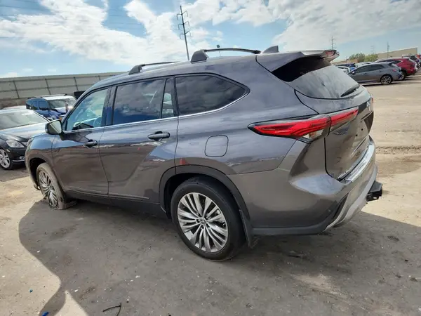 5TDFZRBH5MS152821 2021 TOYOTA HIGHLANDER - Image 2