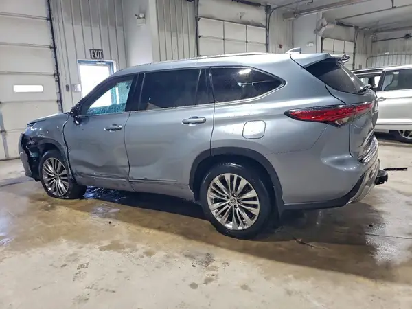 5TDFZRBH5NS181012 2022 TOYOTA HIGHLANDER - Image 2