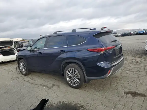 5TDFZRBH5NS210461 2022 TOYOTA HIGHLANDER - Image 2