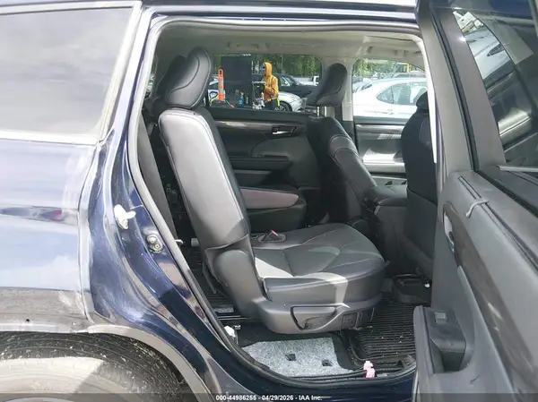 5TDFZRBH5NS229706 2022 TOYOTA HIGHLANDER - Image 8
