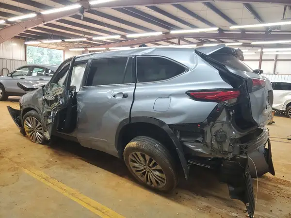 5TDFZRBH5NS238941 2022 TOYOTA HIGHLANDER - Image 2