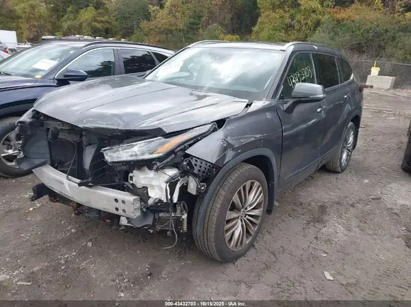 5TDFZRBH6LS025137 2020 TOYOTA HIGHLANDER - Image 2