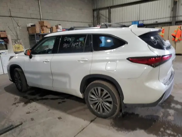 5TDFZRBH6LS037692 2020 TOYOTA HIGHLANDER - Image 2