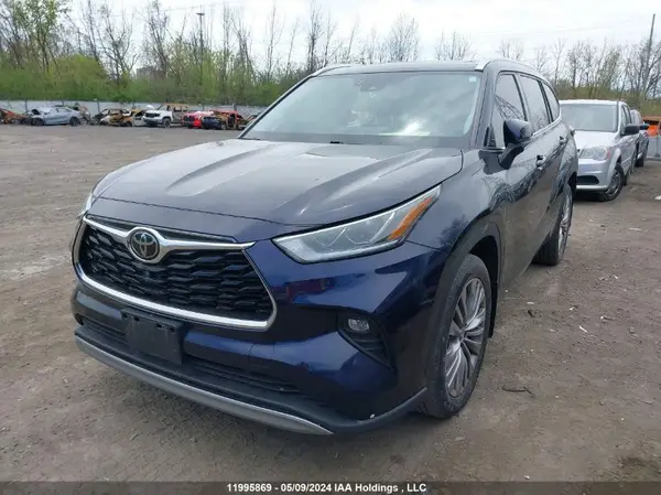 5TDFZRBH6MS068667 2021 TOYOTA HIGHLANDER - Image 2
