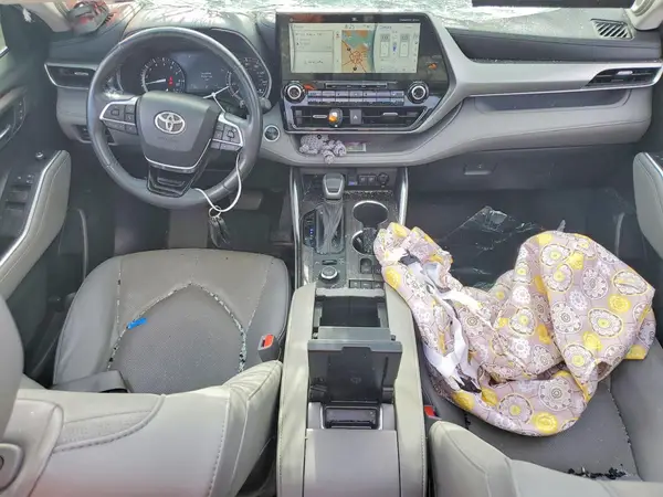 5TDFZRBH6MS069110 2021 TOYOTA HIGHLANDER - Image 8