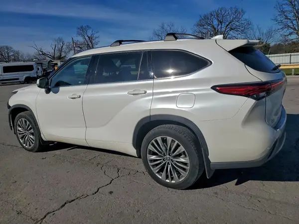 5TDFZRBH6MS080401 2021 TOYOTA HIGHLANDER - Image 2
