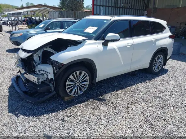 5TDFZRBH6MS087588 2021 TOYOTA HIGHLANDER - Image 2