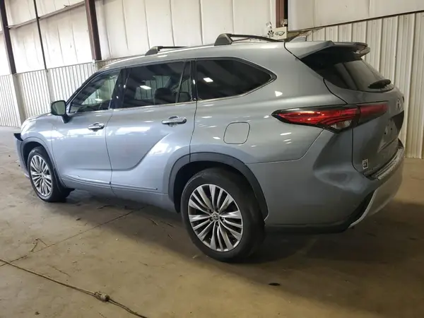 5TDFZRBH6MS089552 2021 TOYOTA HIGHLANDER - Image 2