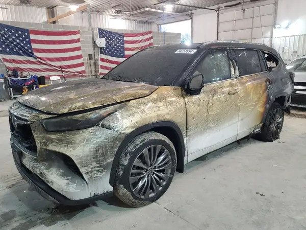 5TDFZRBH6MS100954 2021 TOYOTA HIGHLANDER - Image 1