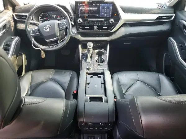 5TDFZRBH6MS109928 2021 TOYOTA HIGHLANDER - Image 8