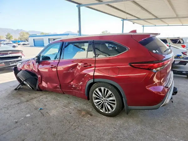 5TDFZRBH6MS120203 2021 TOYOTA HIGHLANDER - Image 2