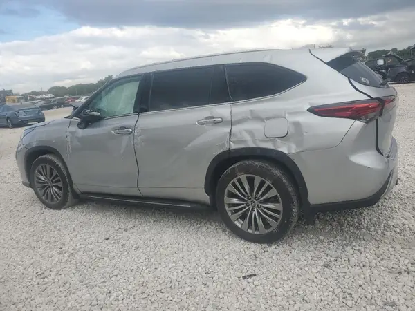 5TDFZRBH6MS120251 2021 TOYOTA HIGHLANDER - Image 2
