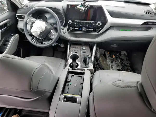 5TDFZRBH6MS126843 2021 TOYOTA HIGHLANDER - Image 8