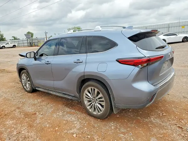 5TDFZRBH6NS226507 2022 TOYOTA HIGHLANDER - Image 2