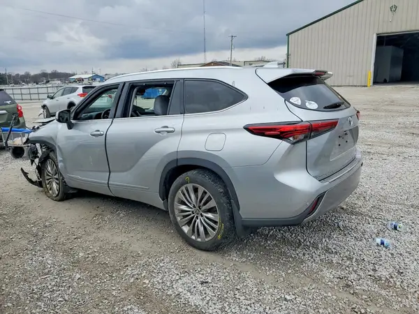5TDFZRBH6NS233604 2022 TOYOTA HIGHLANDER - Image 2