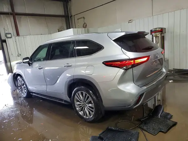 5TDFZRBH7LS015765 2020 TOYOTA HIGHLANDER - Image 2